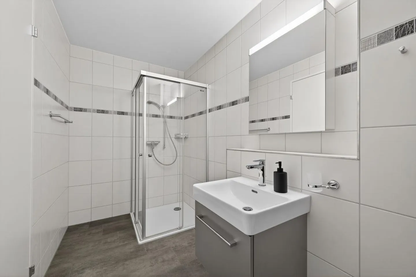 Modern Garden Apartment in Schattdorf - Photo 12 of 13