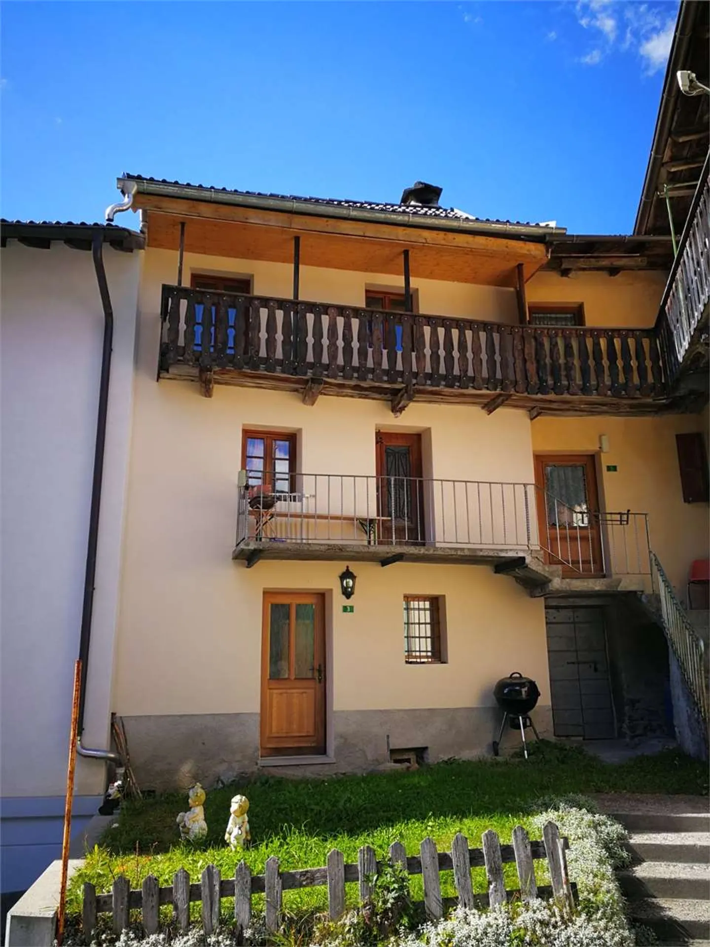 Tipica casa ticinese con Grotto e mansarda nel cuore di Campo Blenio - Foto 1 di 12