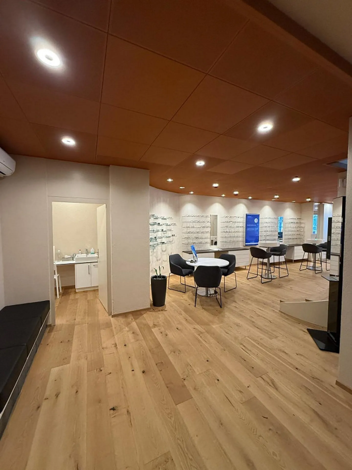 Spazio commerciale moderno in una posizione centrale - Foto 6 di 10