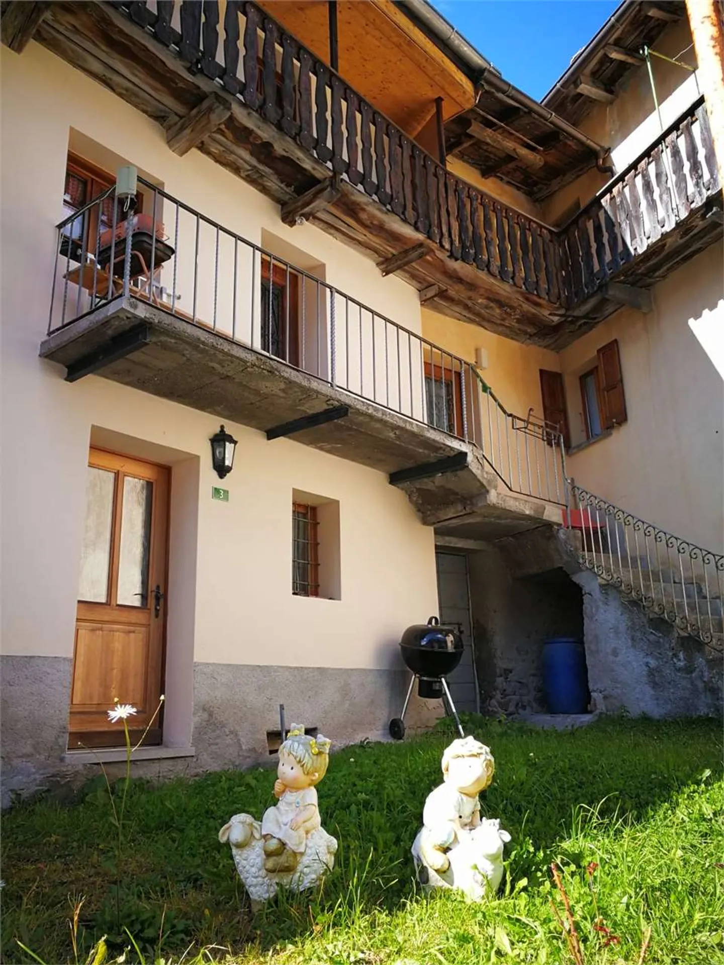 Tipica casa ticinese con Grotto e mansarda nel cuore di Campo Blenio - Foto 2 di 12