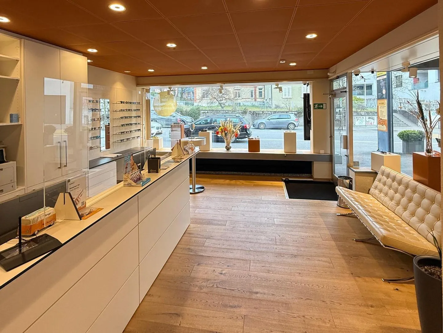 Spazio commerciale moderno in una posizione centrale - Foto 4 di 10