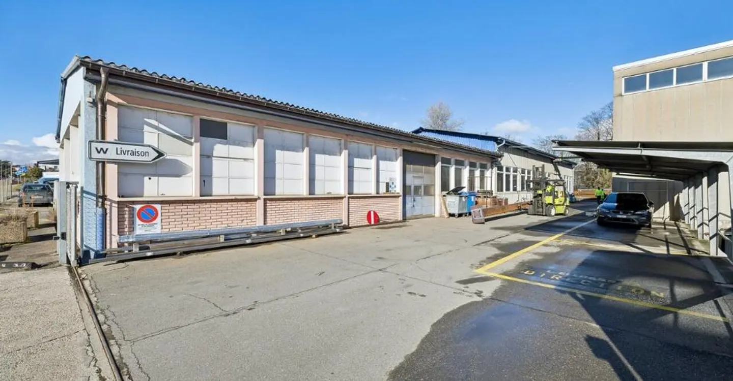Workshop 636 m2 - top location - close to everything! - Photo 1 of 3