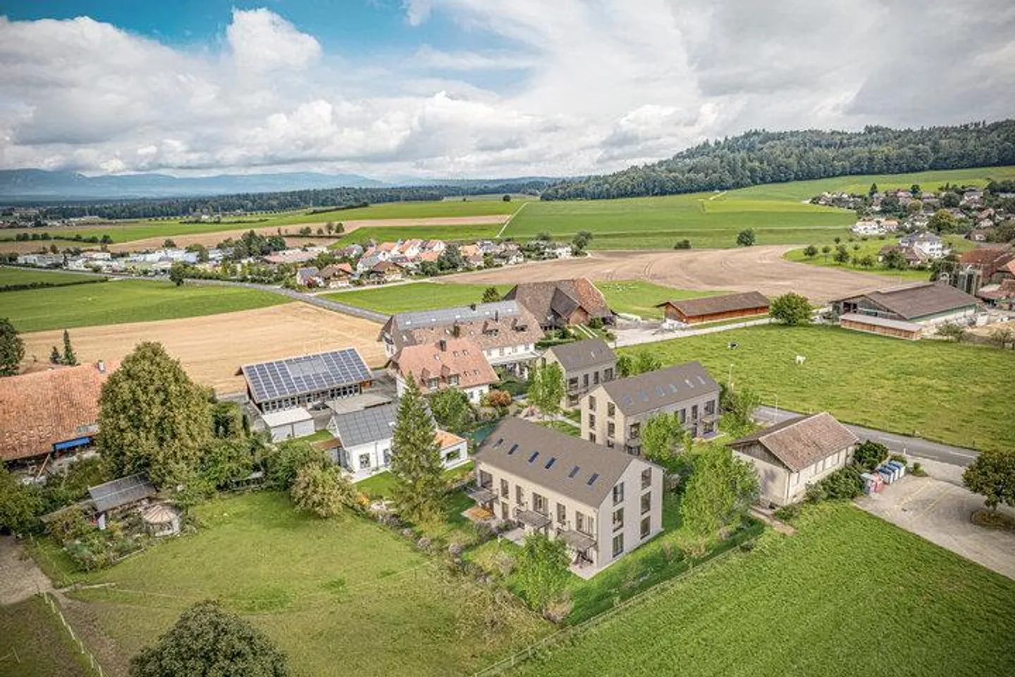 ATTRAKTIVES ENTWICKLUNGSPOTENZIAL AUF 3'202 m² - Foto 1 von 8