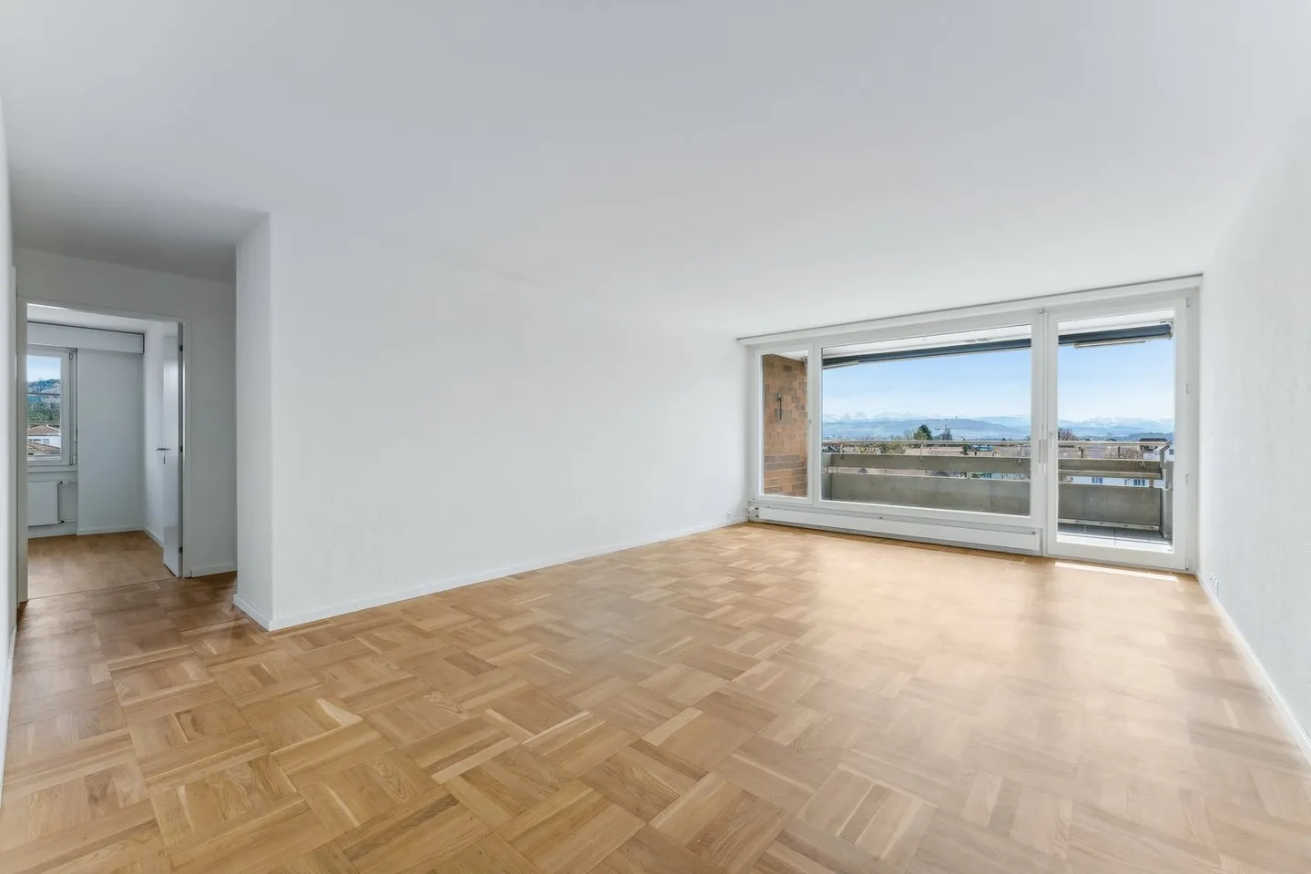 Renovated 4.5-room apartment in ownership standard - Photo 1 of 11