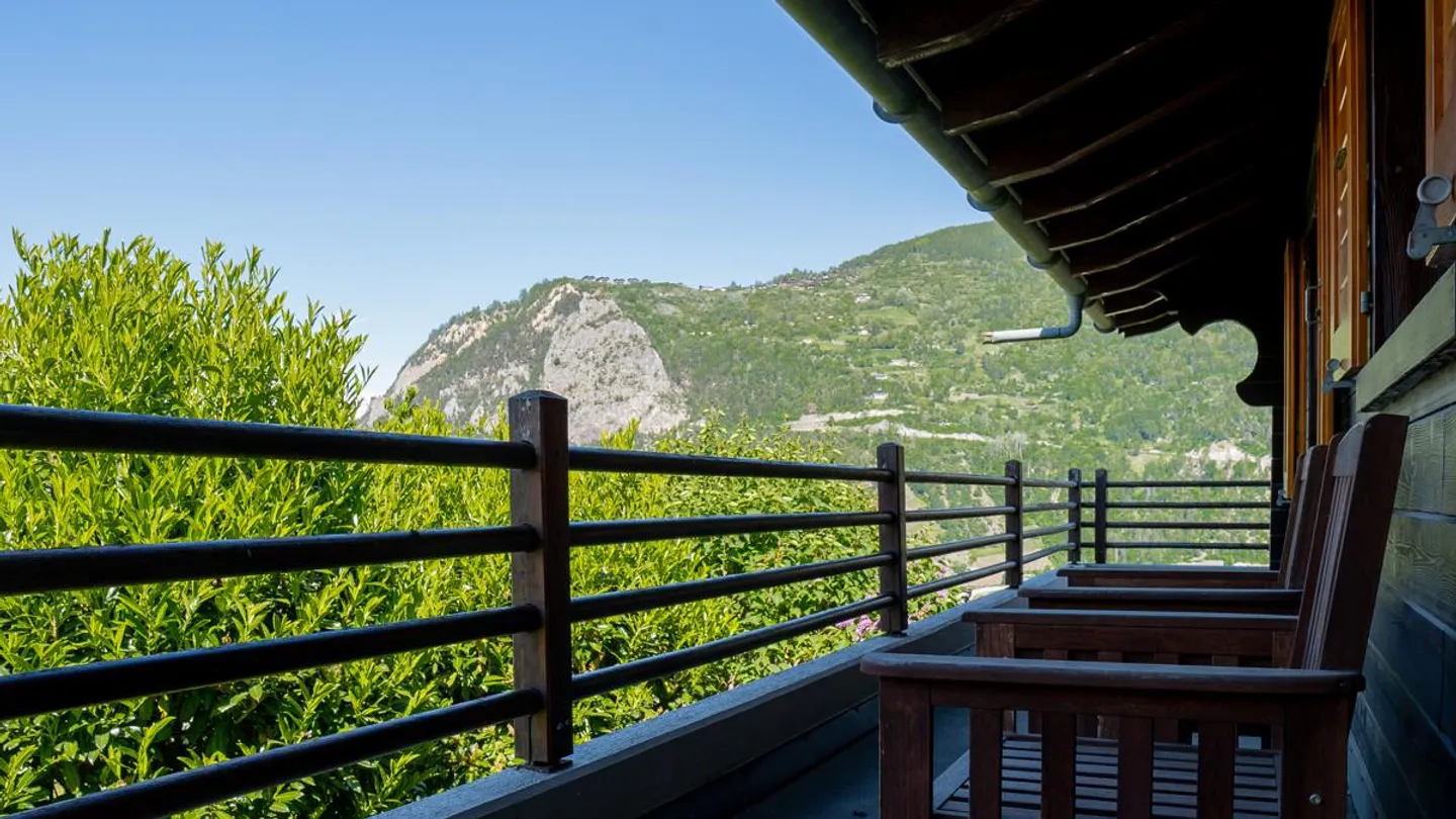 Chalet bifamiliare in una posizione tranquilla a Vex - Foto 4 di 32