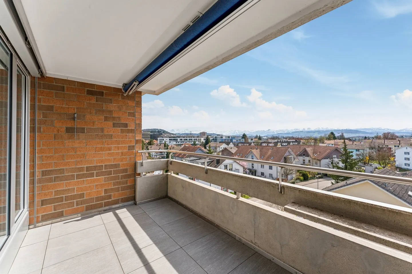 Renovated 4.5-room apartment in ownership standard - Photo 2 of 11