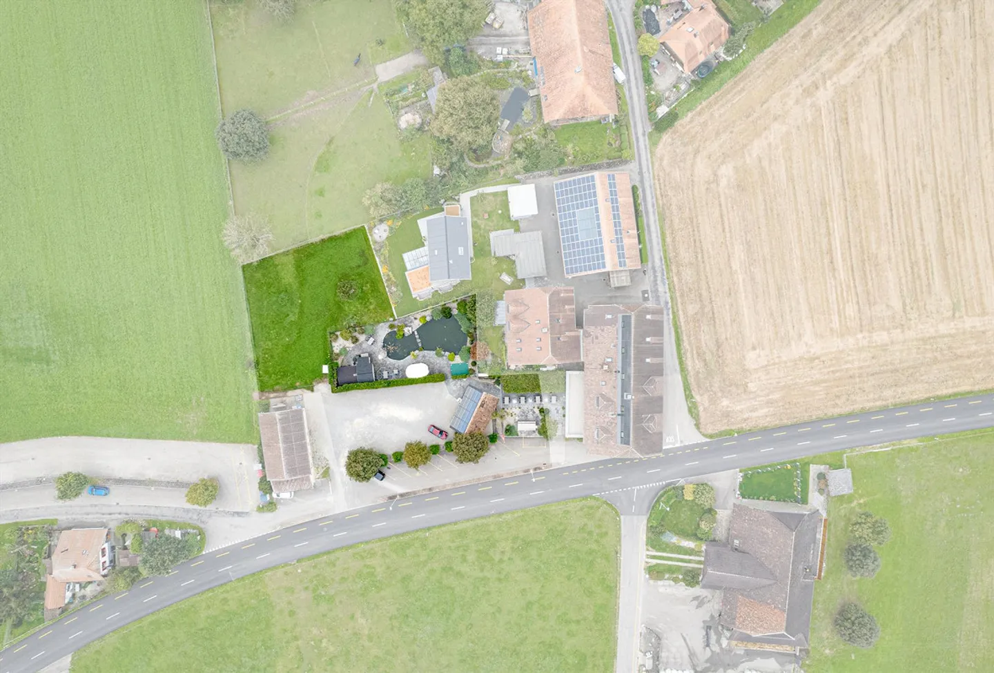 ATTRAKTIVES ENTWICKLUNGSPOTENZIAL AUF 3'202 m² - Foto 2 von 8