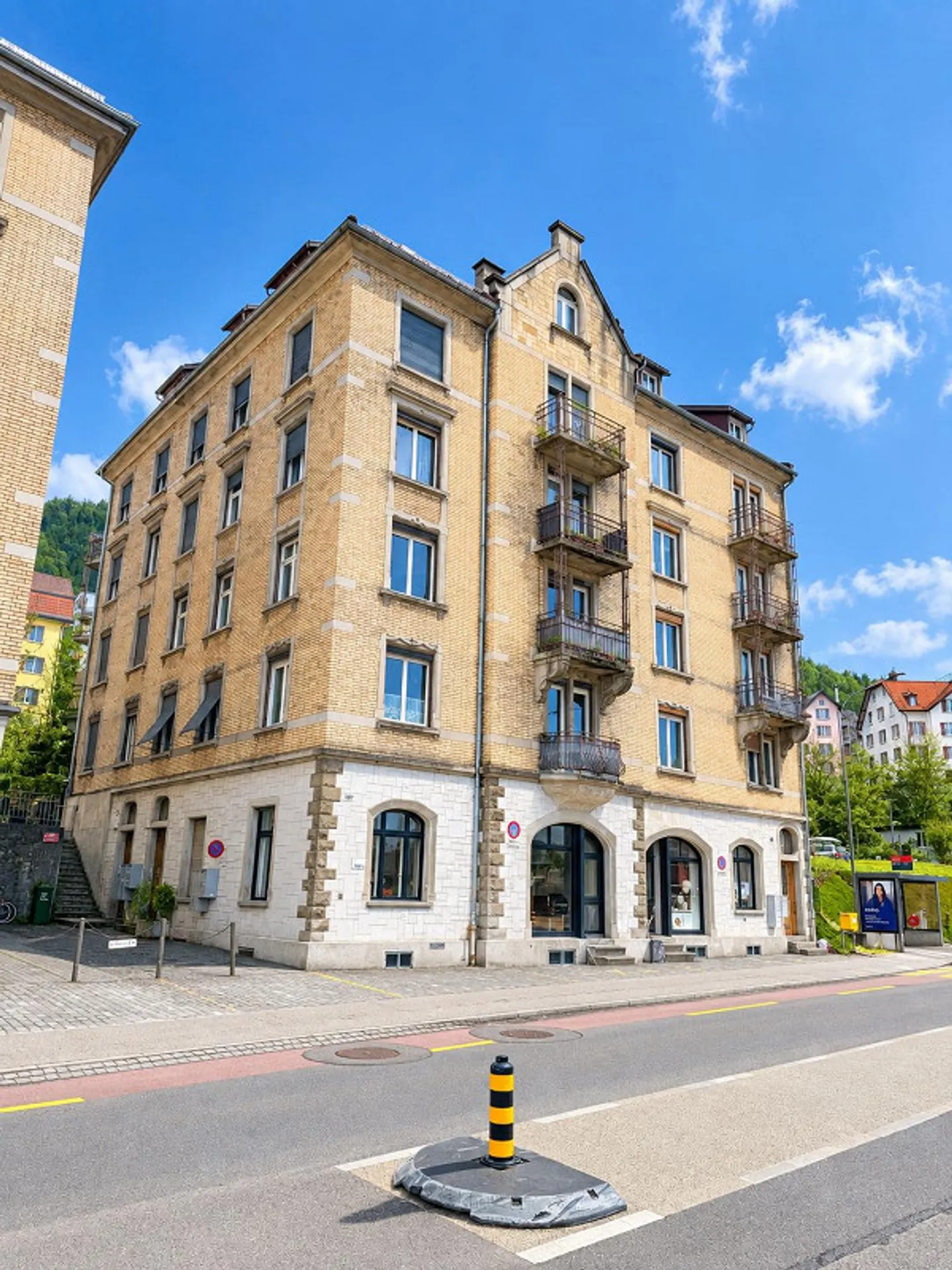 Charming 3-room apartment in the west of the city - Photo 1 of 7