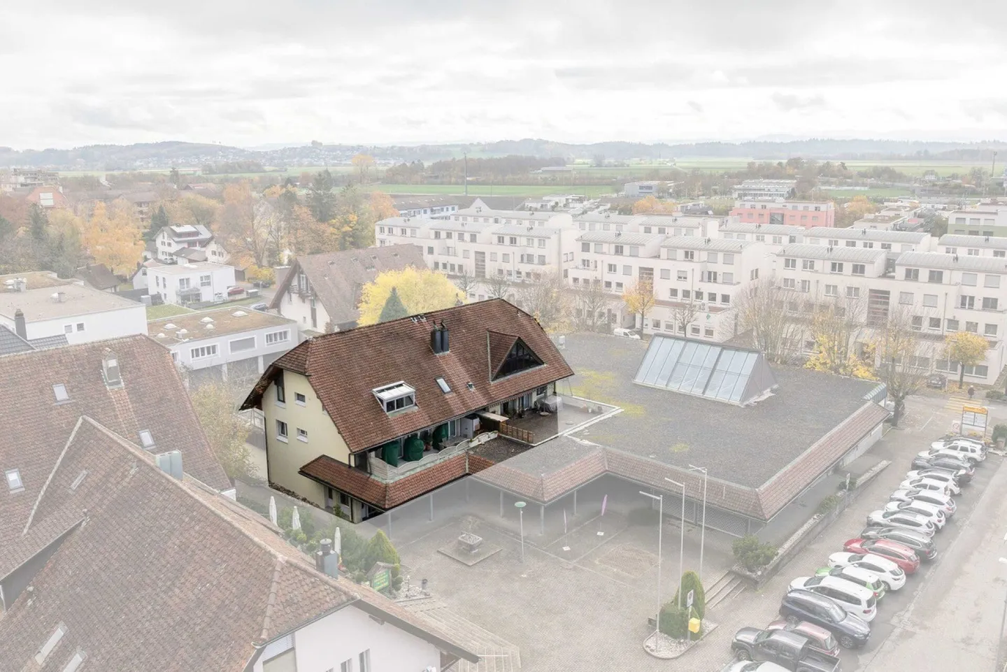 Appartement moderne de 4,5 pièces avec grand jardin d'hiver et terrasse au centre d'Oensingen - Photo 1 sur 18