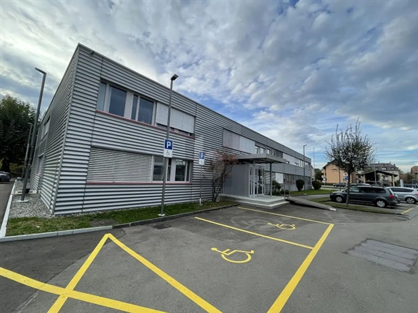 SPAZIOSO E LUMINOSO IN UNA POSIZIONE CENTRALE - Foto 1 di 6