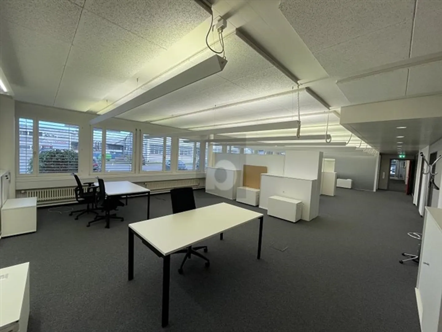 SPAZIOSO E LUMINOSO IN UNA POSIZIONE CENTRALE - Foto 2 di 6