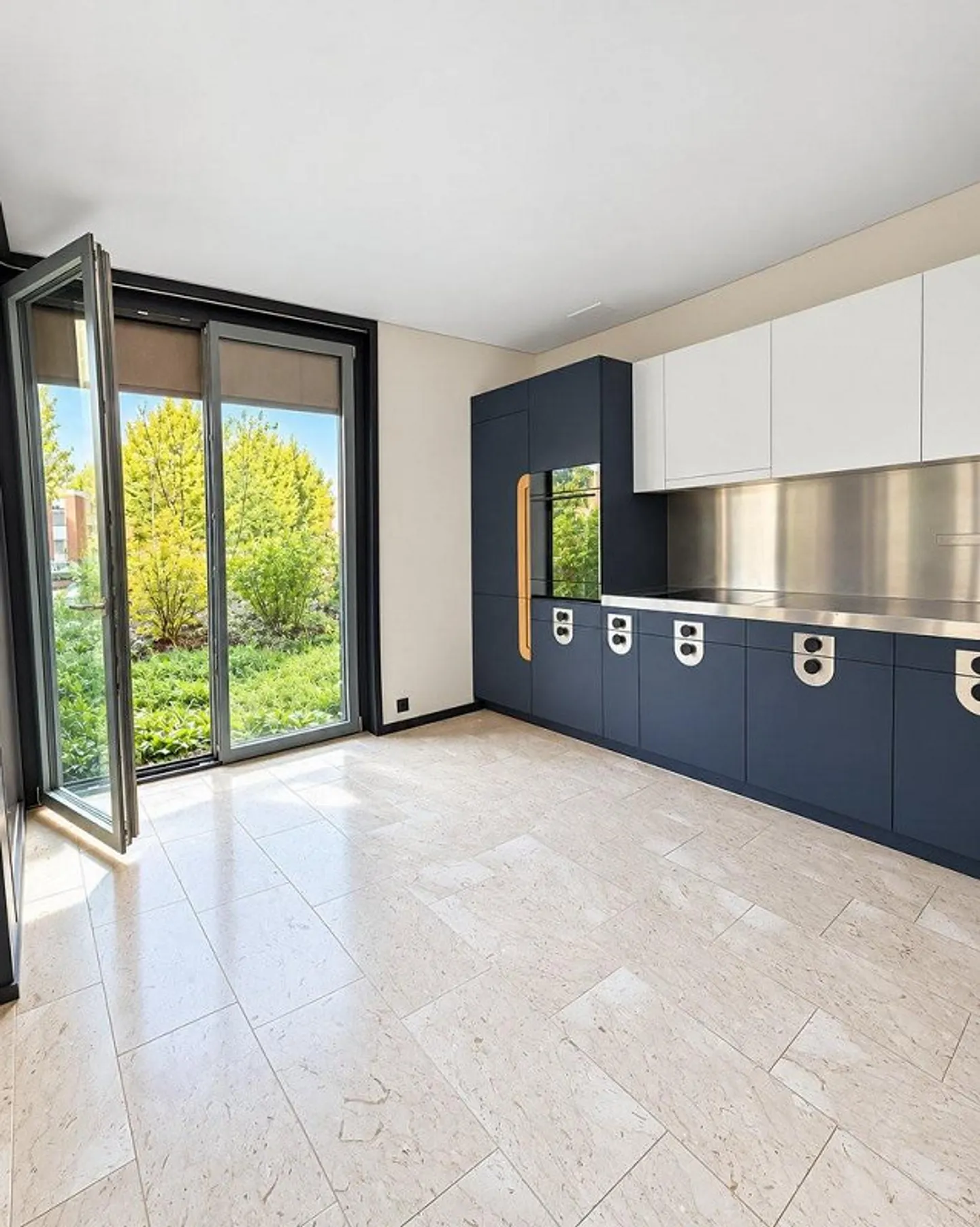 Stylish 3.5-room apartment with terrace and high-quality finish! - Photo 3 of 10