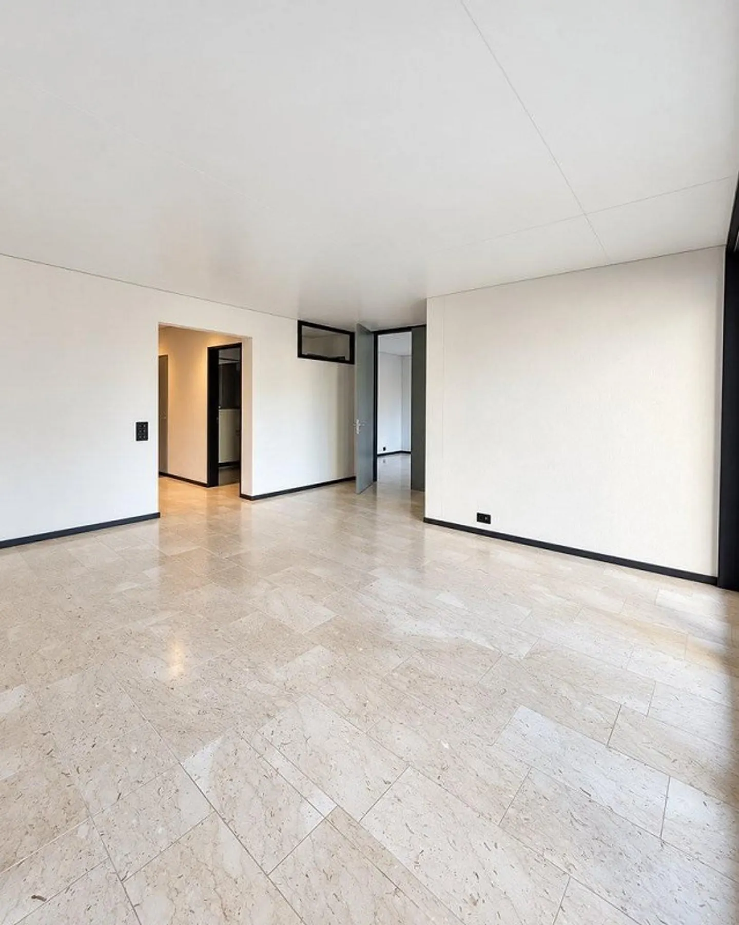 Stylish 3.5-room apartment with terrace and high-quality finish! - Photo 6 of 10