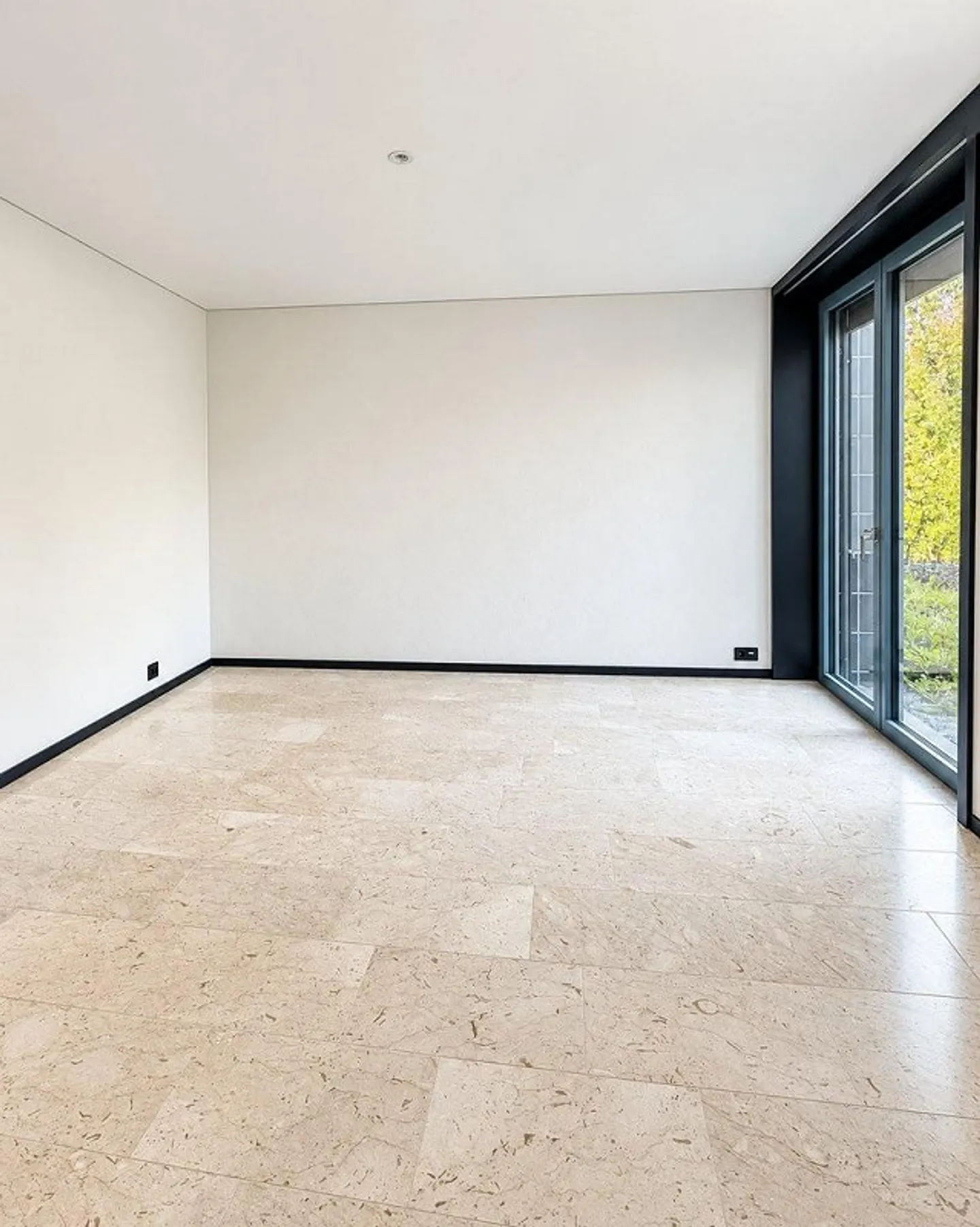 Stylish 3.5-room apartment with terrace and high-quality finish! - Photo 7 of 10