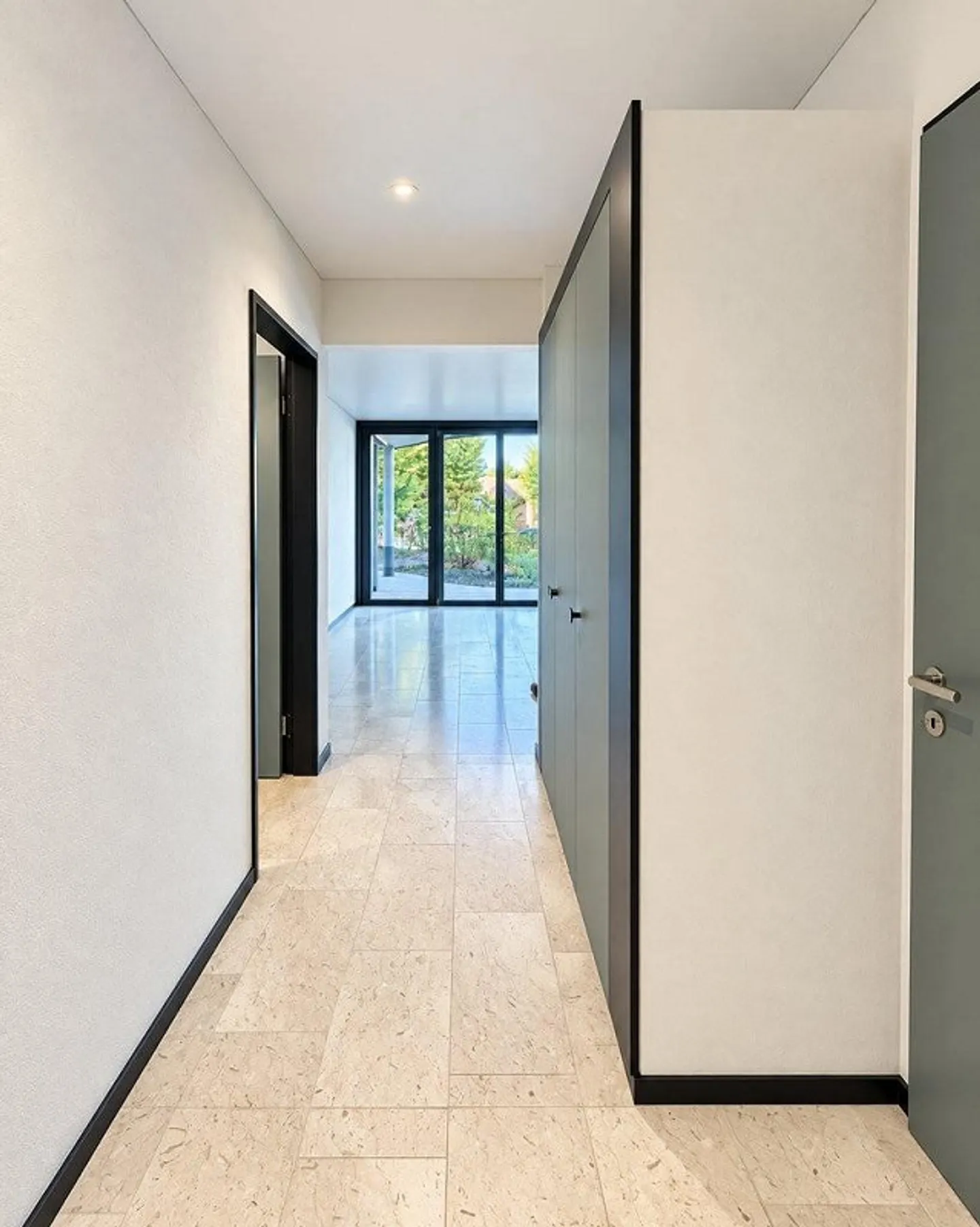 Stylish 3.5-room apartment with terrace and high-quality finish! - Photo 8 of 10