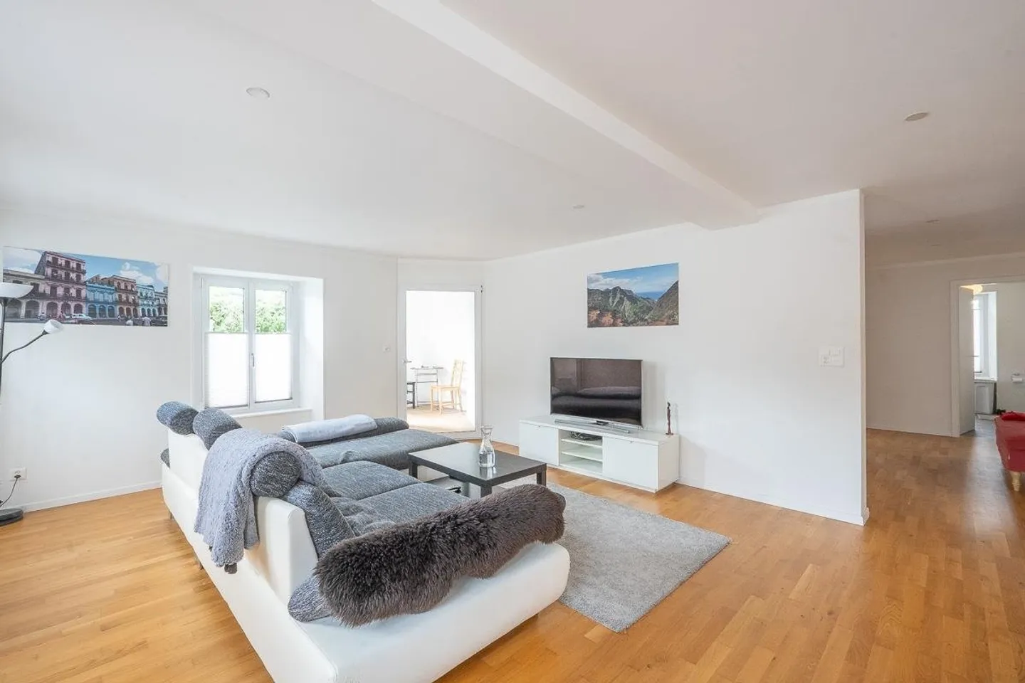 Charming, with its own terrace and very good connections - Photo 5 of 13
