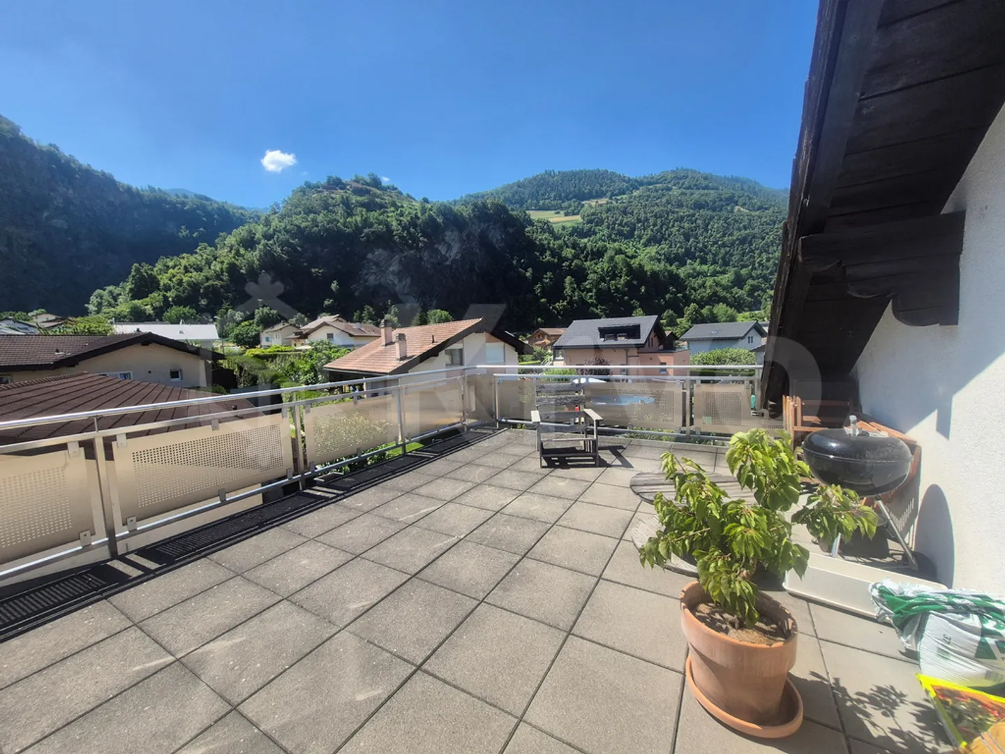 Appartement Charmant avec Grande Terrasse - Photo 1 sur 8