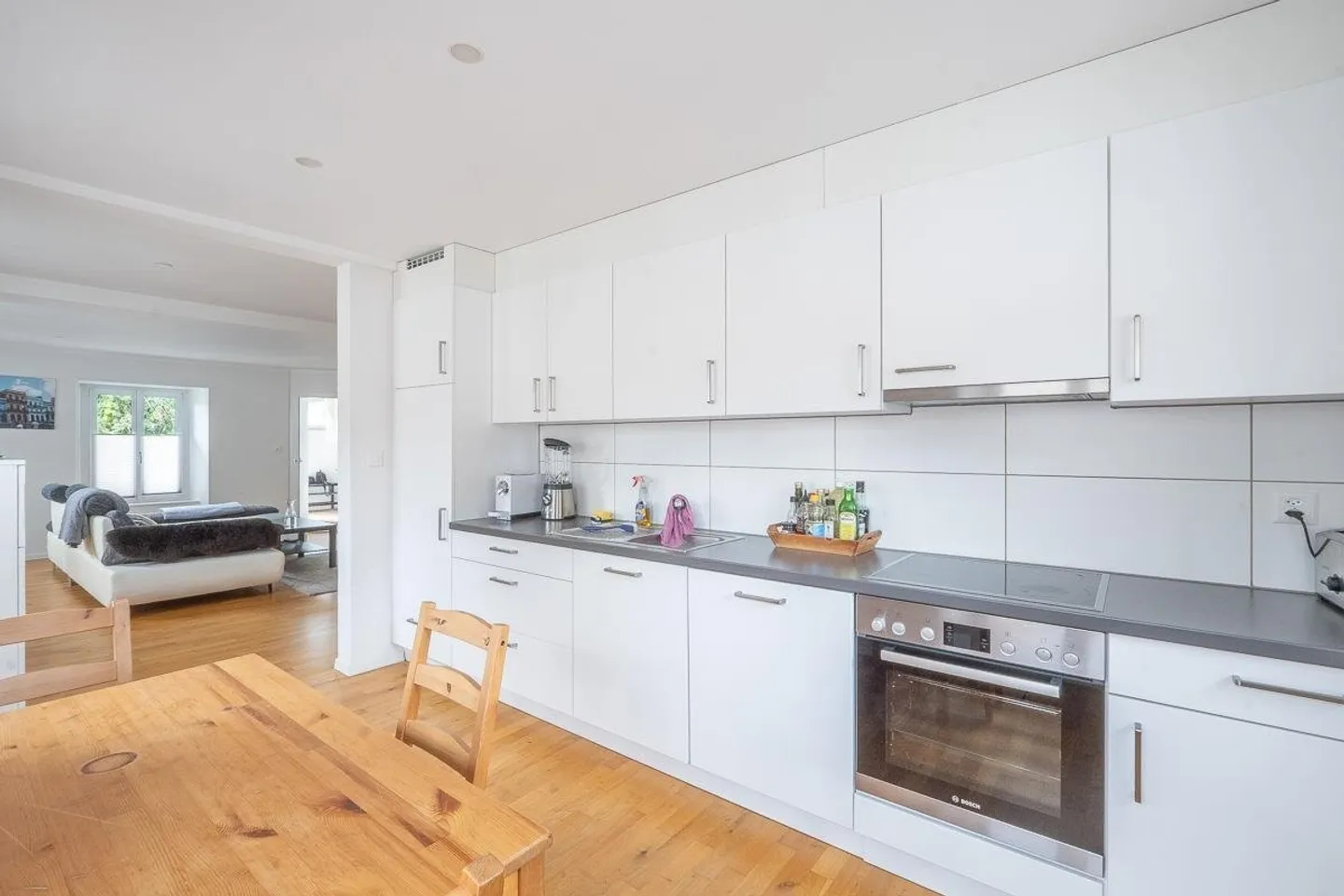 Charming, with its own terrace and very good connections - Photo 7 of 13
