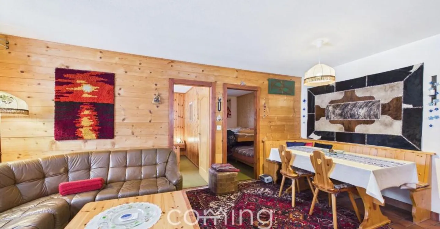 Chalet with Stunning Views - Photo 4 of 11