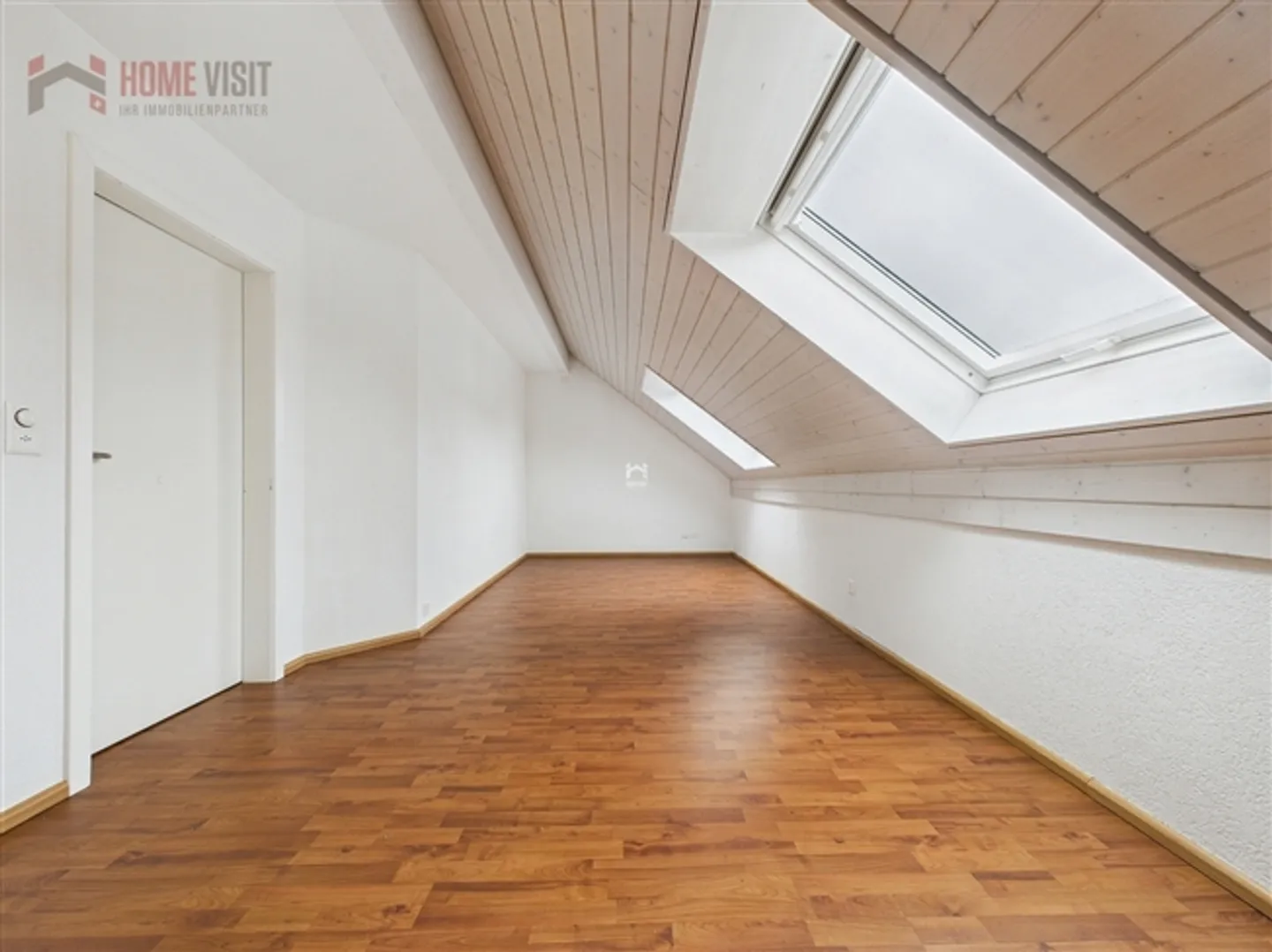 Spacious Row House with Converted Attic Studio - Photo 10 of 12