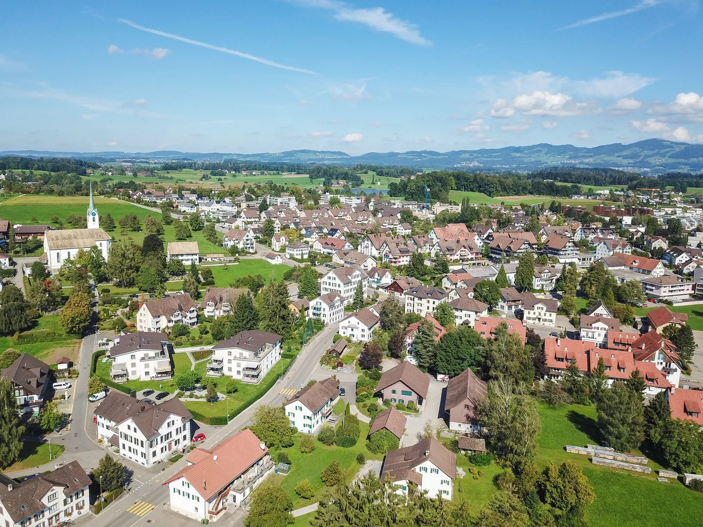 Appartamento giardino 4 1/2 locali, soleggiato, tranquillo, in mezzo al villaggio - Foto 6 di 10