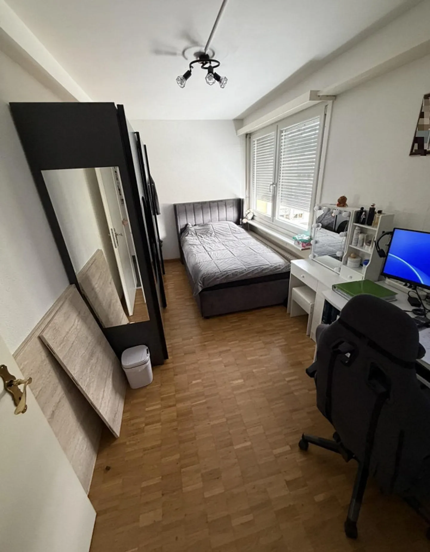 Apartment - Photo 3 of 11