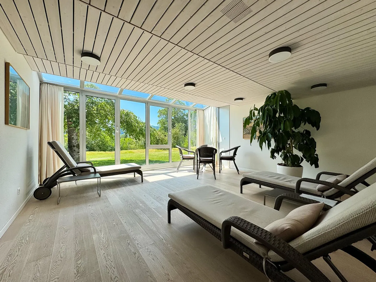 Appartement 2½ pièces avec vue magnifique et espace de baignade privé - Photo 12 sur 17