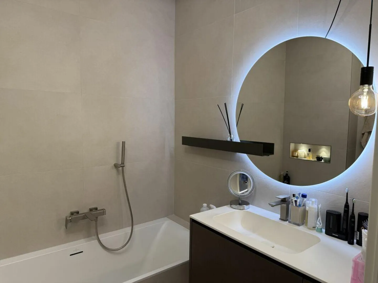 Elegant furnished 3.5-room flat, a short distance from the city - Photo 5 of 7