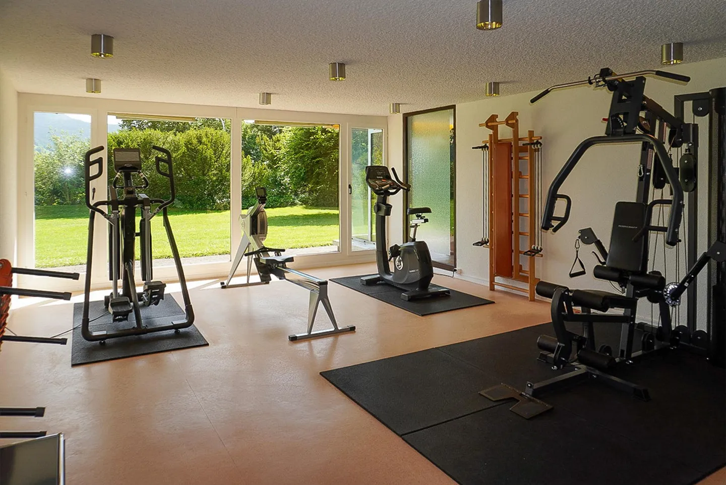 Appartement 2½ pièces avec vue magnifique et espace de baignade privé - Photo 13 sur 17
