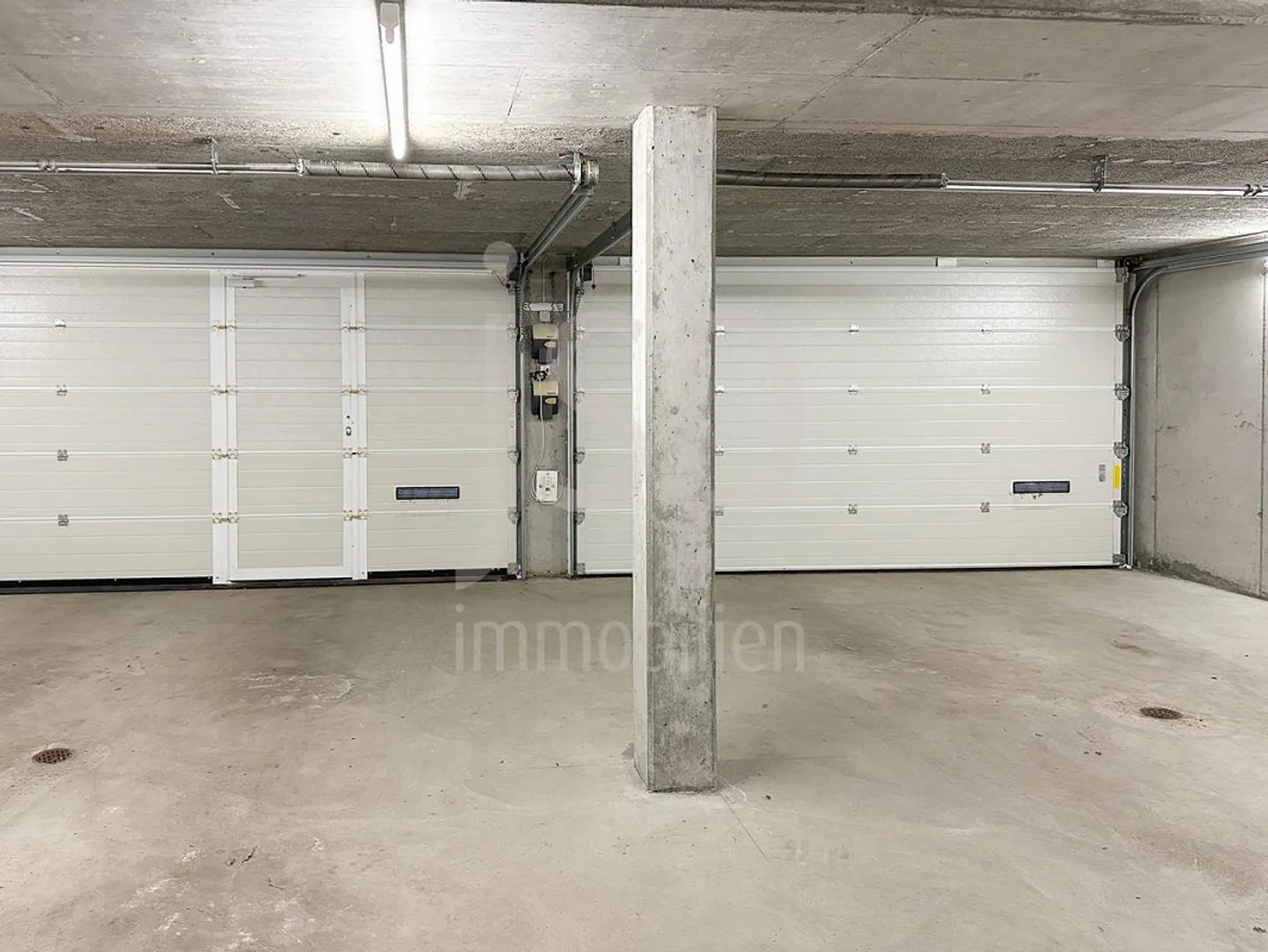 Maison familiale presque neuve de 6 pièces avec garage pour quatre véhicules - Photo 13 sur 14