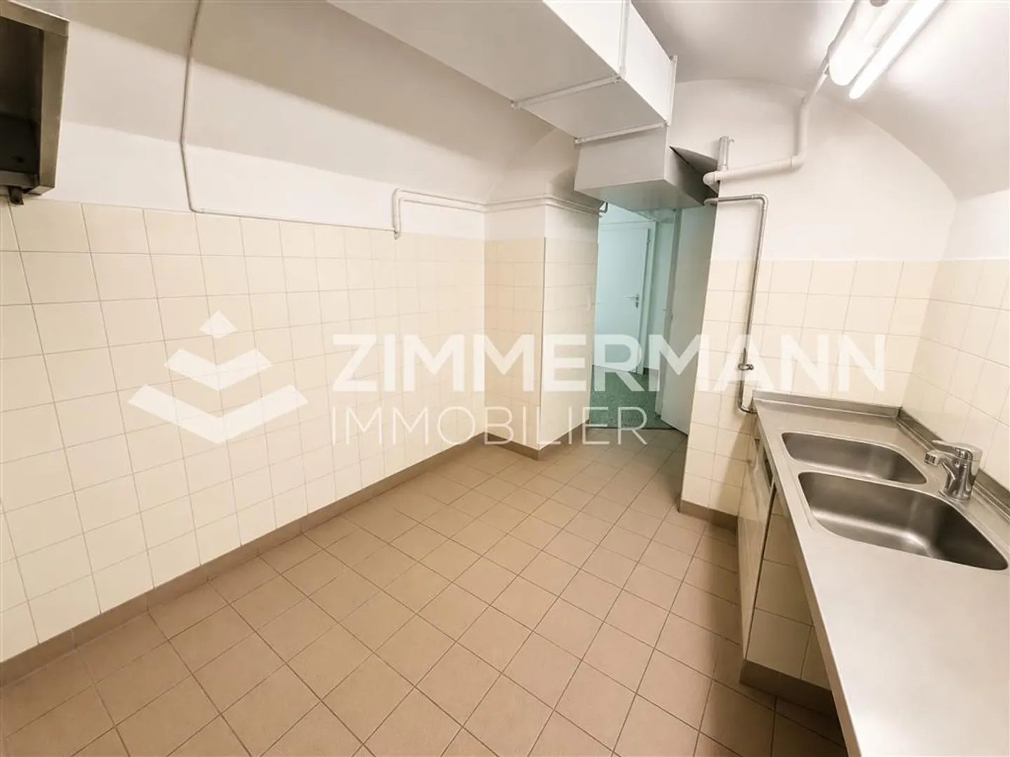 Espace Commercial Spacieux - Photo 2 sur 11