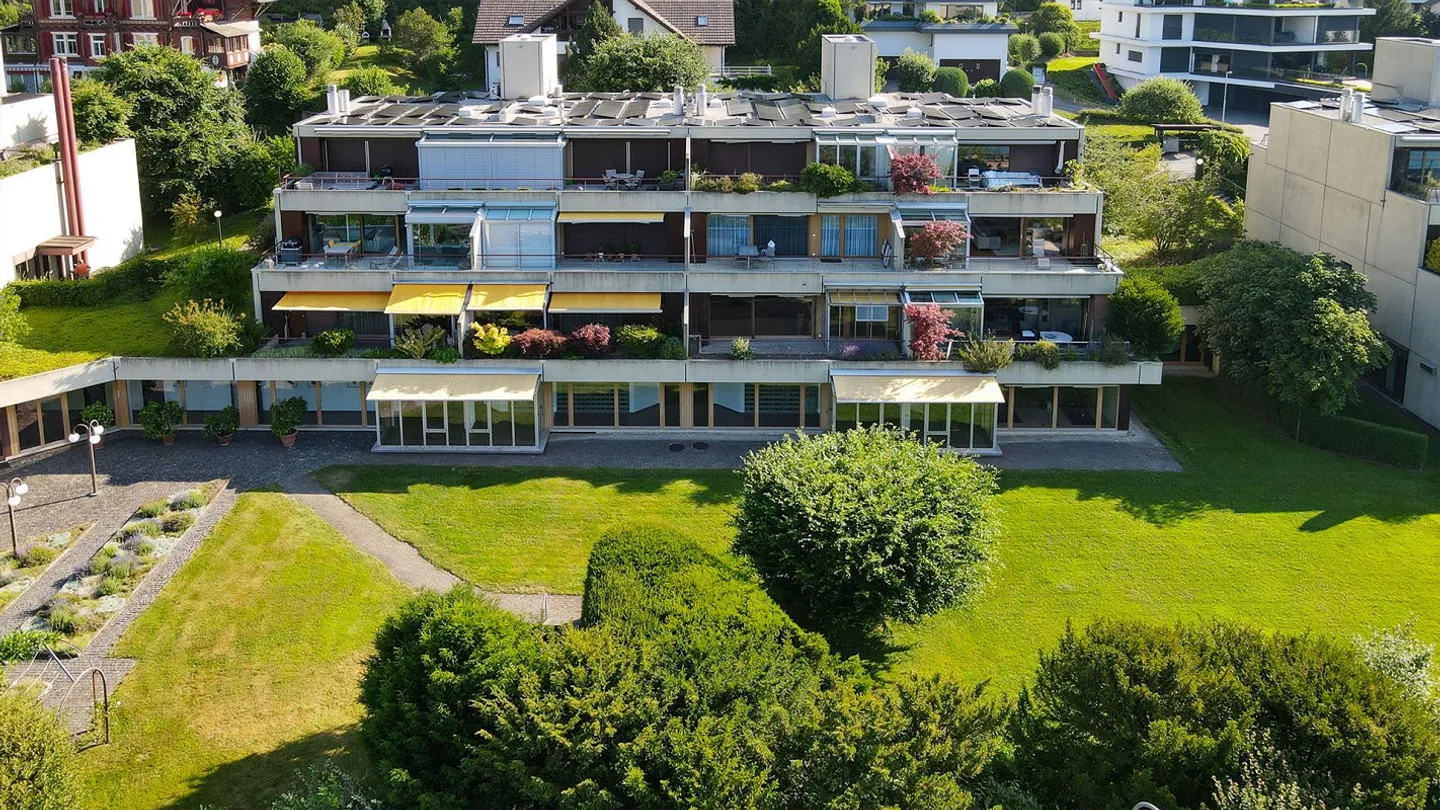 Appartement 2½ pièces avec vue magnifique et espace de baignade privé - Photo 16 sur 17