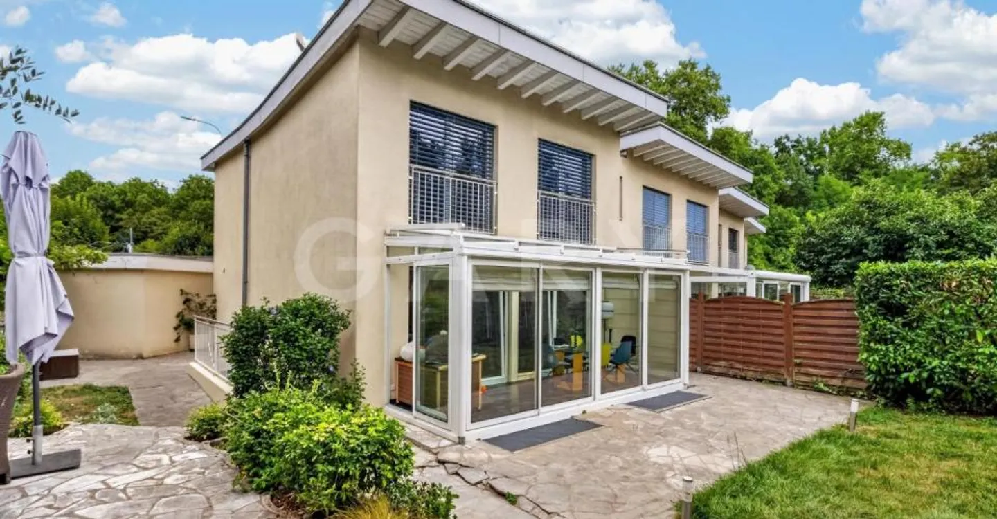 Family house with gable and garden - Photo 10 of 12