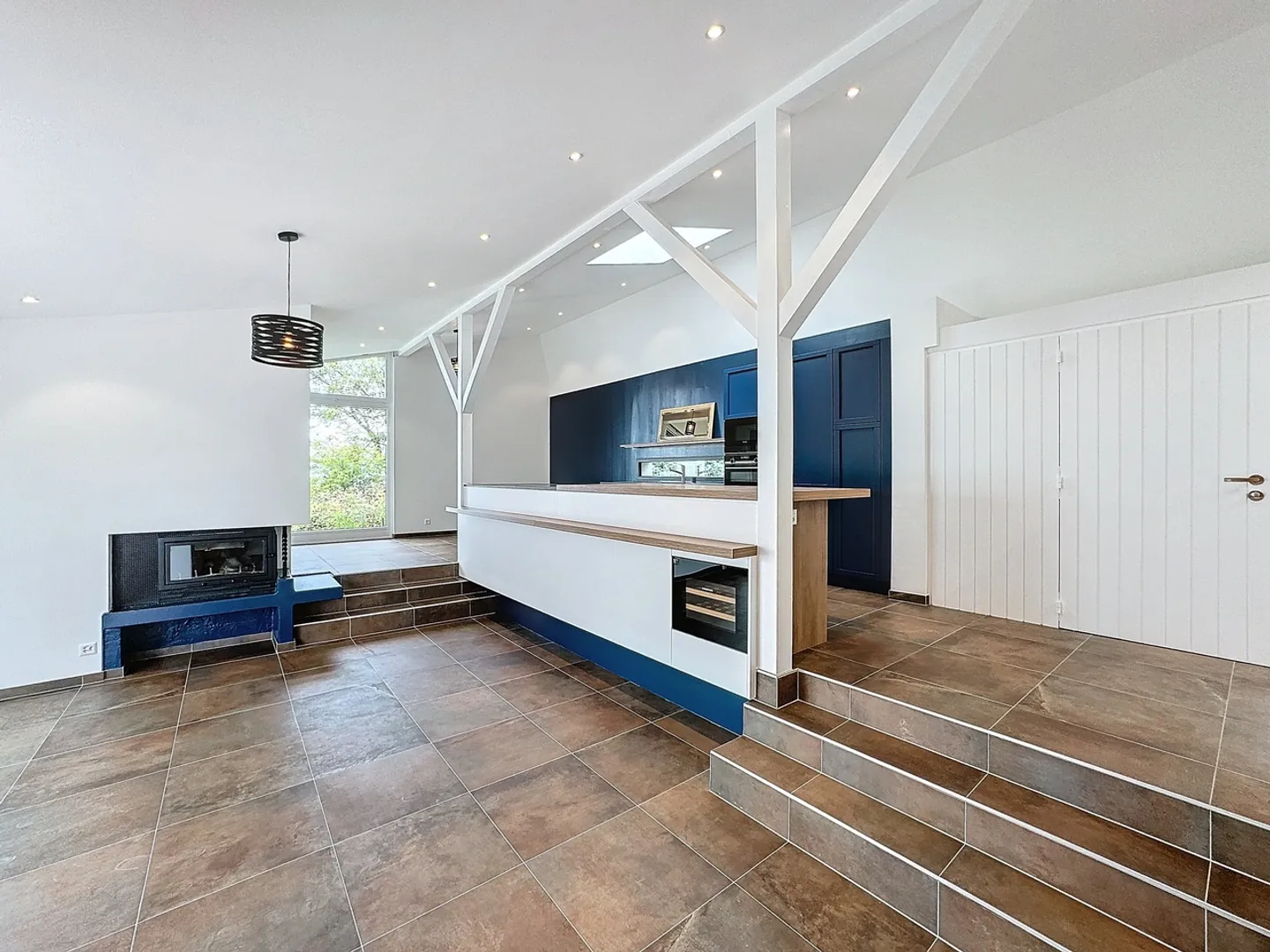 Charming 6-Room Chalet with Garden - Photo 4 of 13