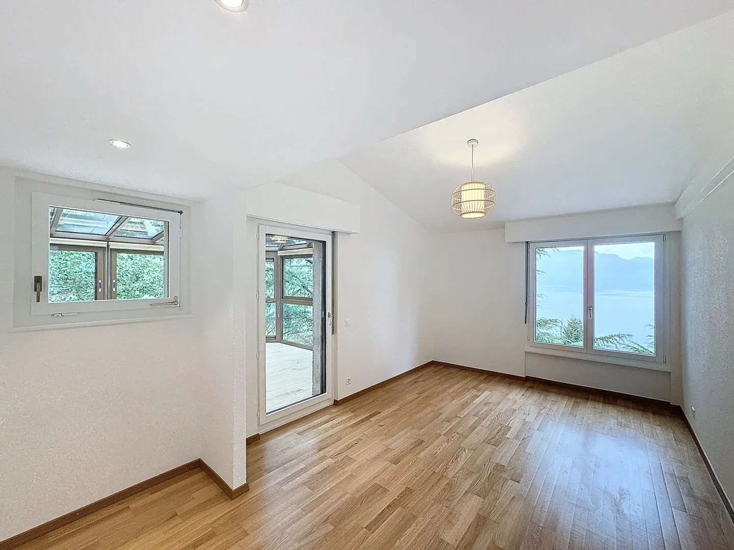 Charming 6-Room Chalet with Garden - Photo 5 of 13