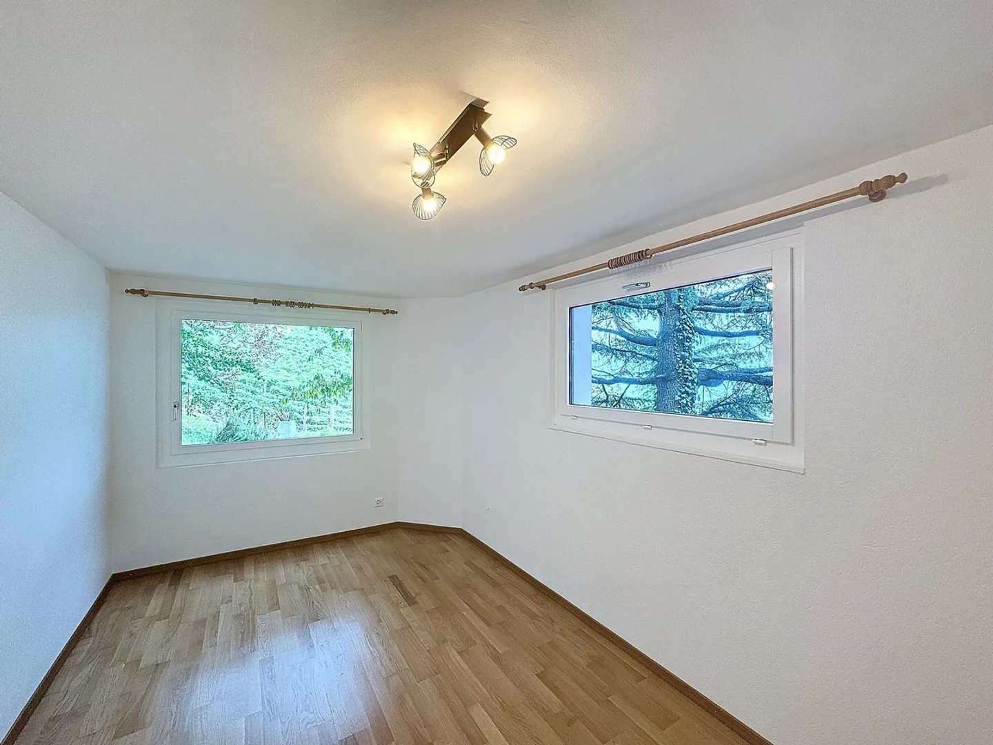 Charming 6-Room Chalet with Garden - Photo 10 of 13