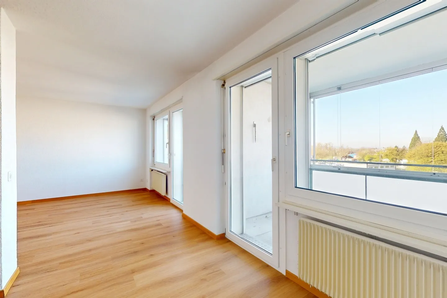 Appartement modernisé avec balcon ensoleillé vous attend! - Photo 3 sur 10