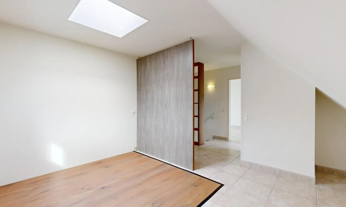 Appartement en duplex de 5 pièces au centre de Bonstetten - Photo 9 sur 11