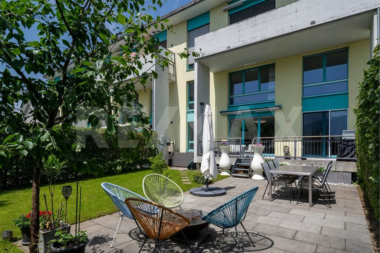 Appartamento duplex di 5,5 locali ben tenuto con grande giardino e privacy! - Foto 3 di 13