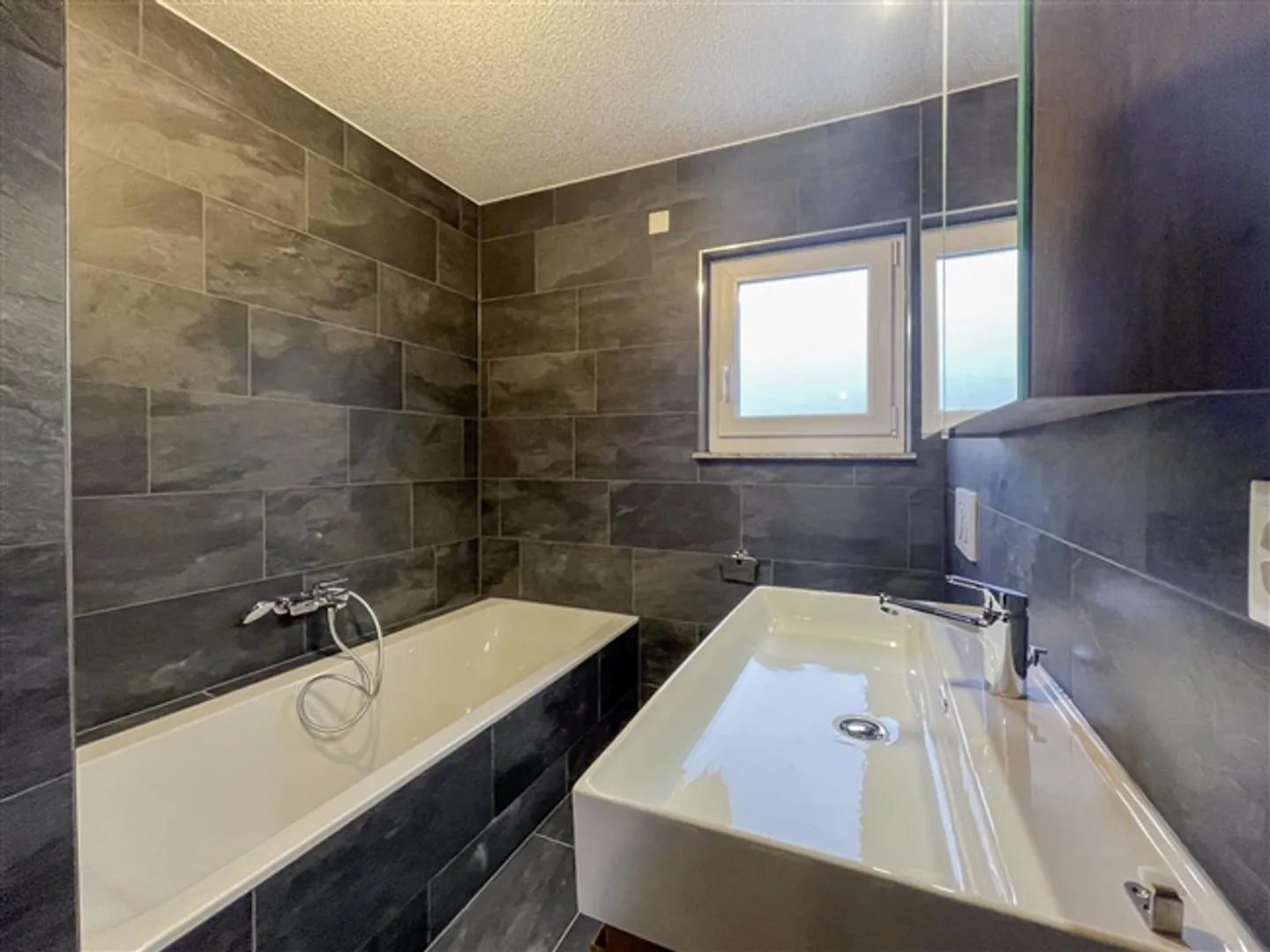 Lumière, jardin et vue sur le lac ? Villa familiale à Écublens - Photo 9 sur 13