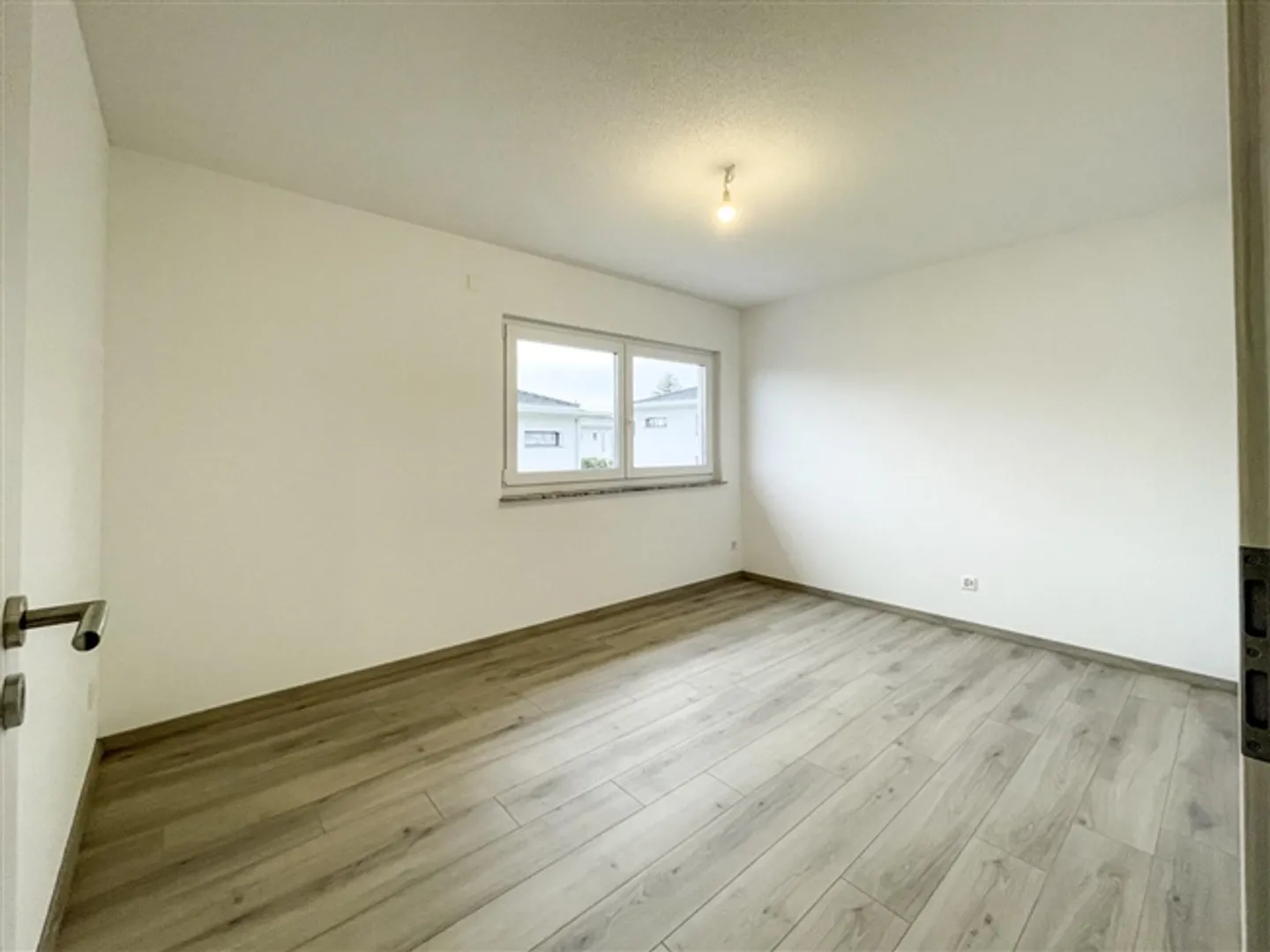 Lumière, jardin et vue sur le lac ? Villa familiale à Écublens - Photo 10 sur 13