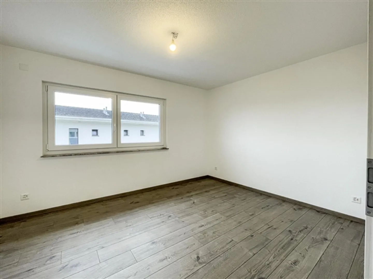 Lumière, jardin et vue sur le lac ? Villa familiale à Écublens - Photo 11 sur 13