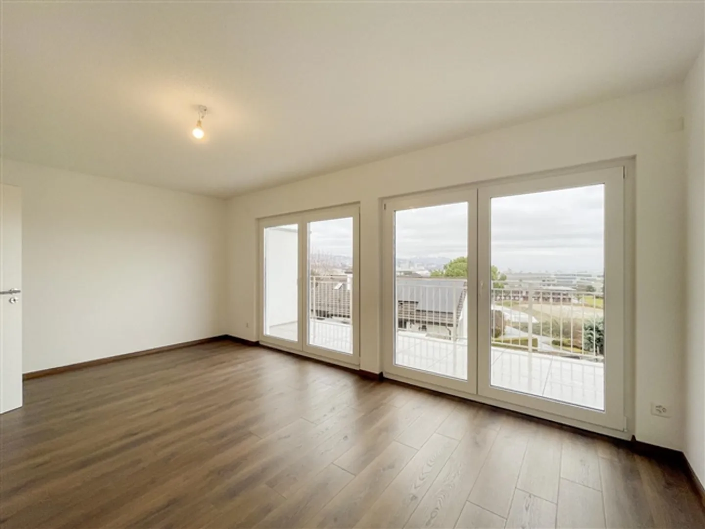 Lumière, jardin et vue sur le lac ? Villa familiale à Écublens - Photo 13 sur 13