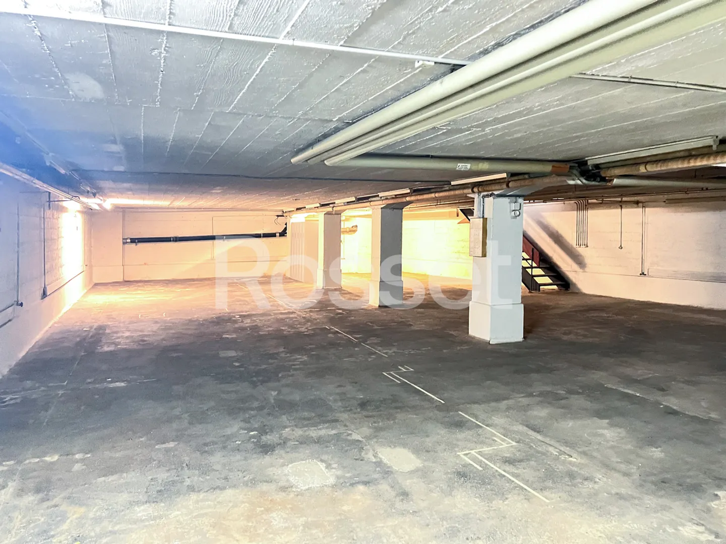 Arcade of approximately 388 m² including 179 m² in the basement - Photo 2 of 6