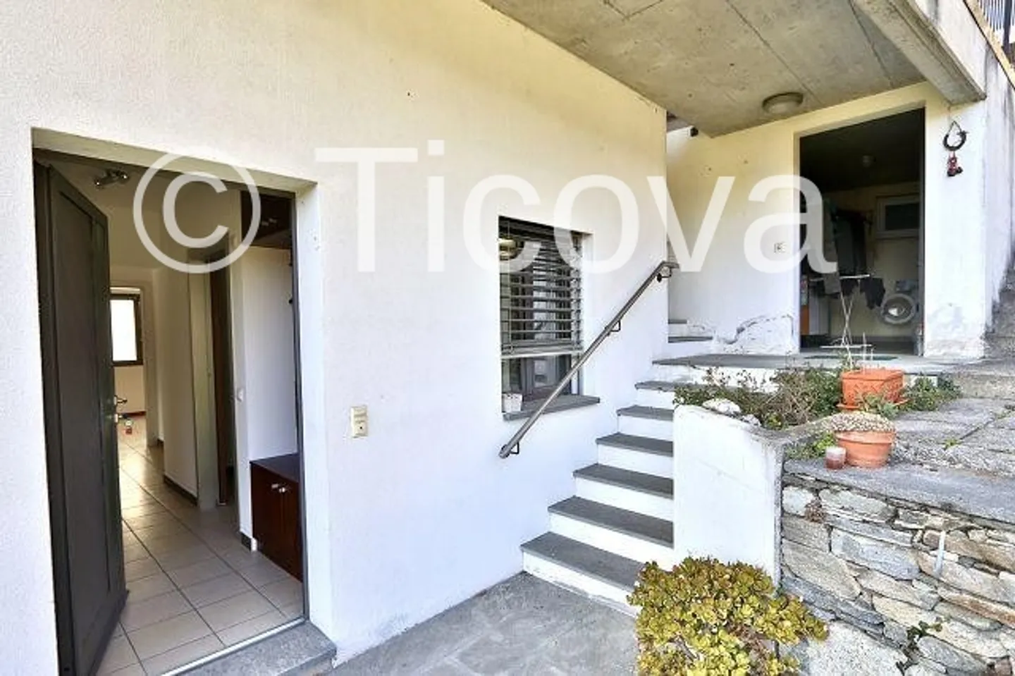 Villa panoramica con giardino - Foto 3 di 16