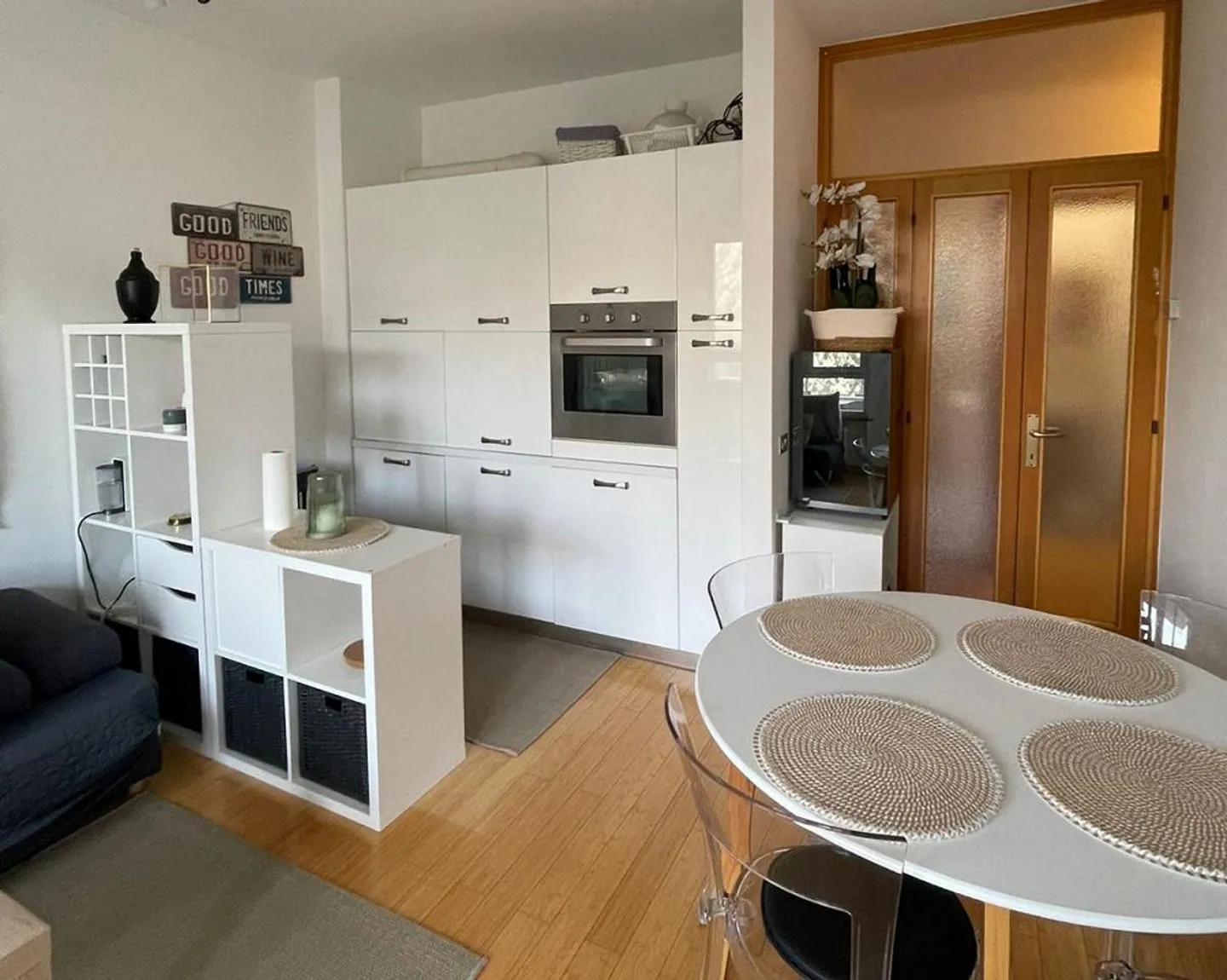 Bellissimo appartamento di 2,5 stanze con arredi ristrutturati e vista lago mozzafiato - Foto 4 di 11