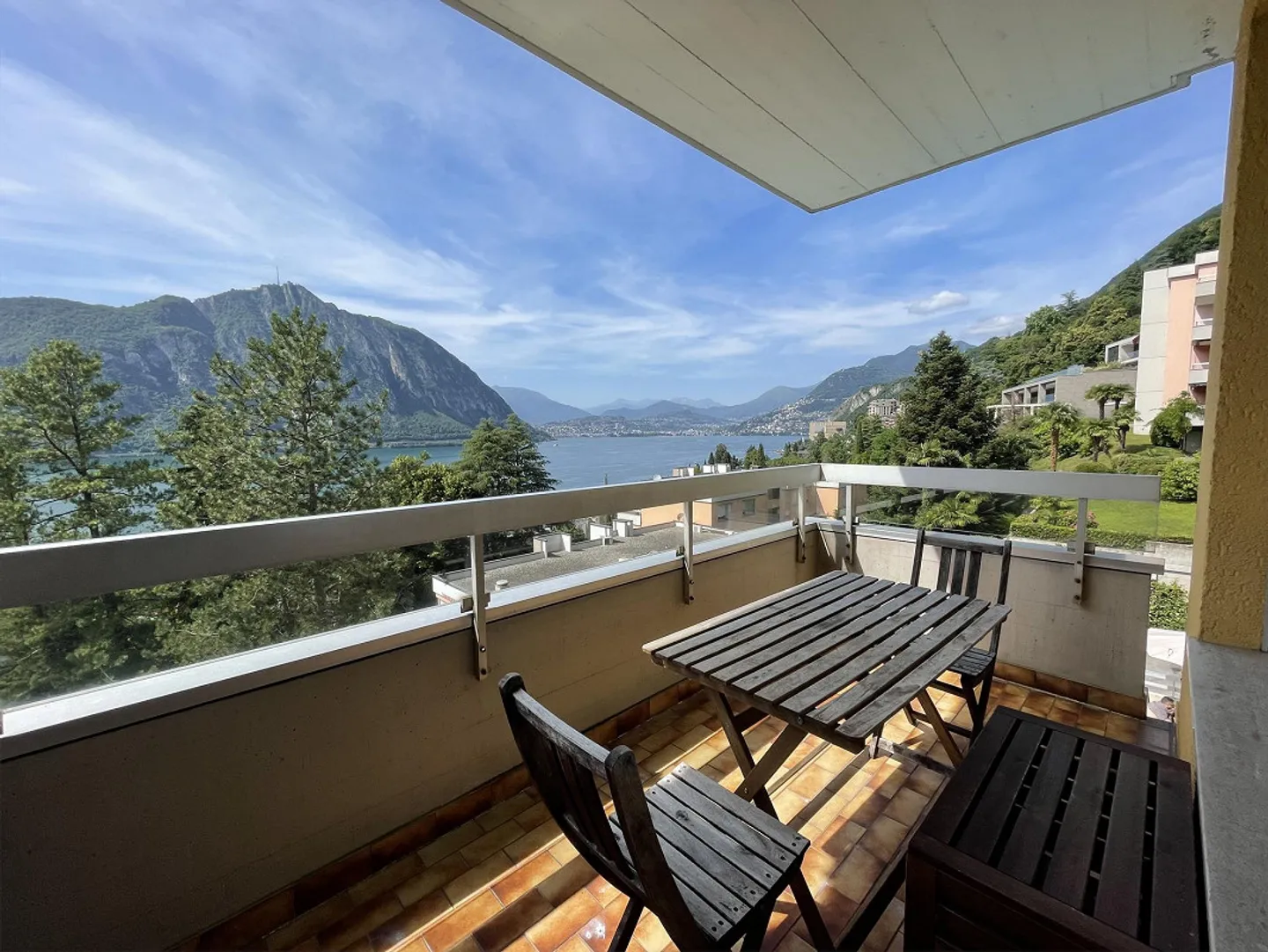 Bellissimo appartamento di 2,5 stanze con arredi ristrutturati e vista lago mozzafiato - Foto 10 di 11