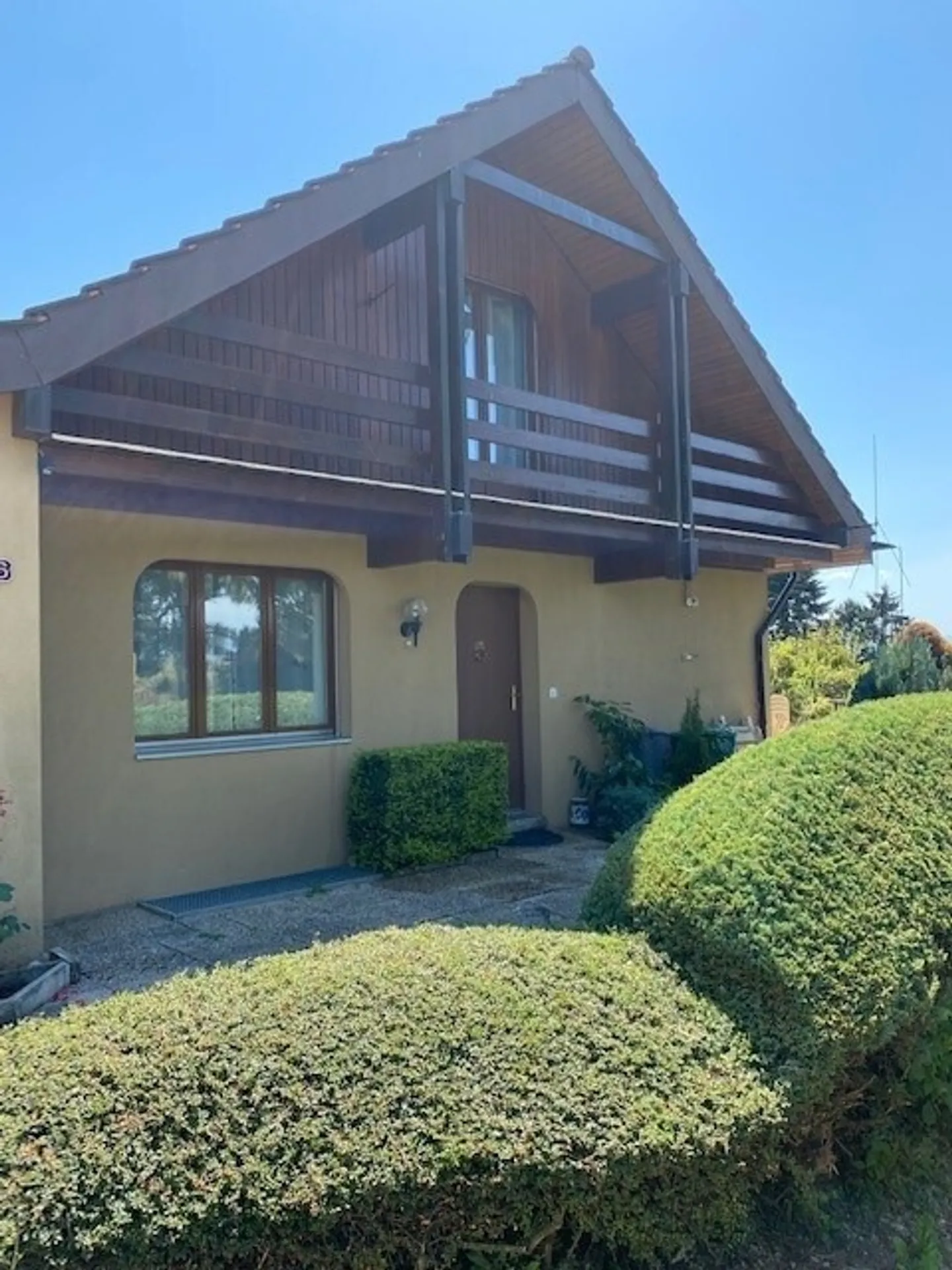 Charmante Villa mit herrlichem Blick und üppigem Garten in Bournens - Foto 3 von 13