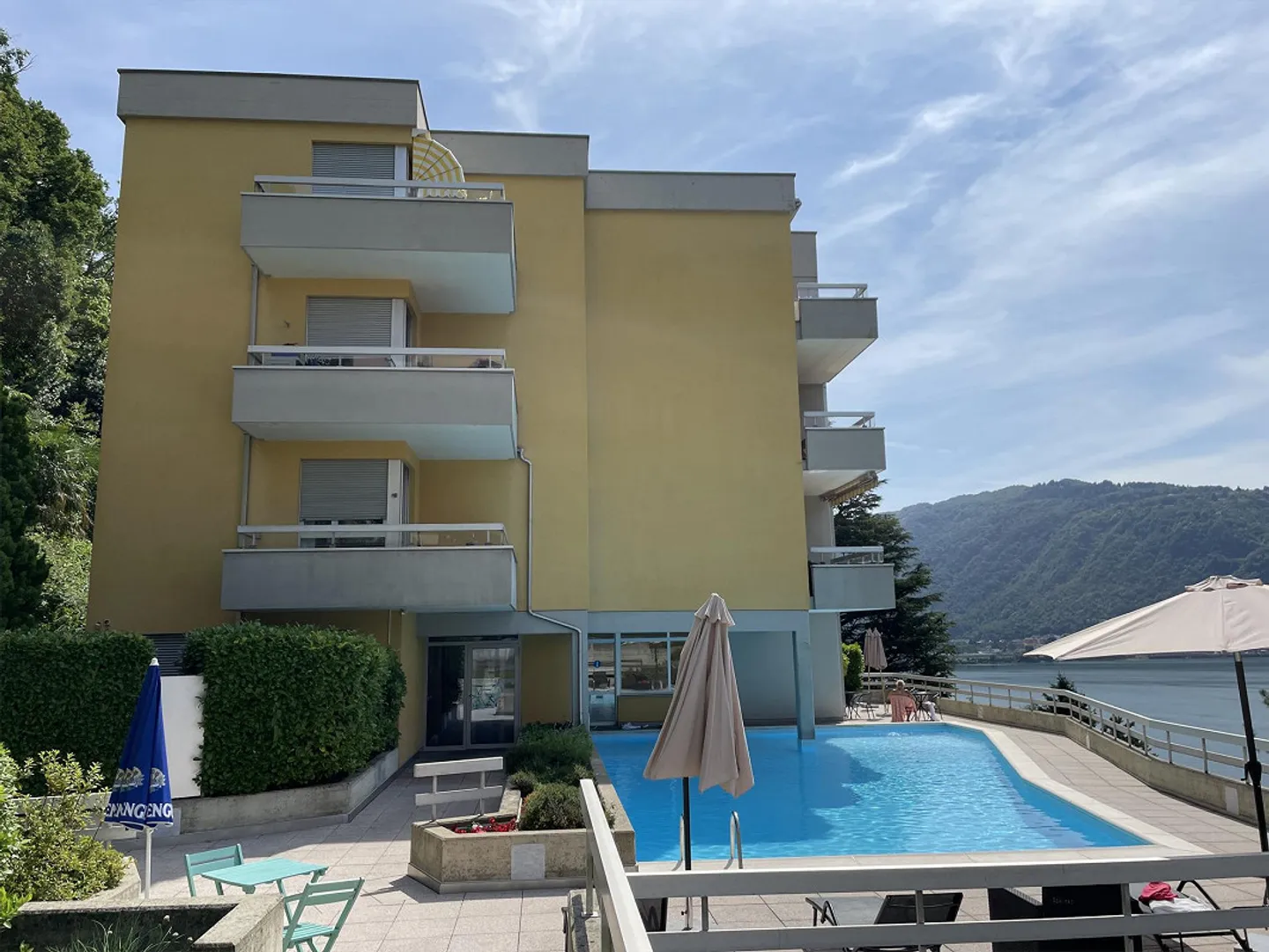 Bellissimo appartamento di 2,5 stanze con arredi ristrutturati e vista lago mozzafiato - Foto 3 di 11