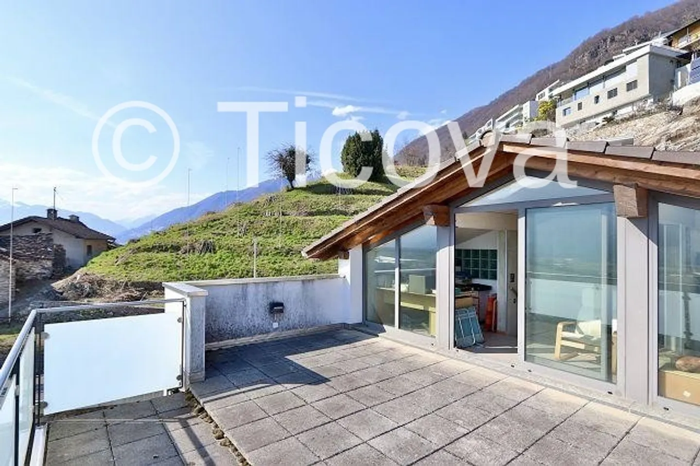 Villa panoramica con giardino - Foto 2 di 16